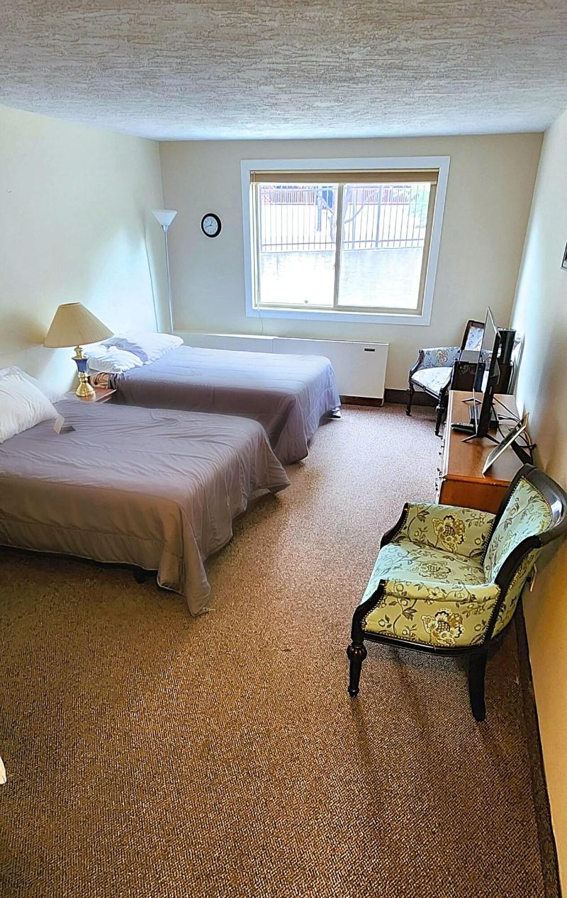 Medicine Hat Villa image