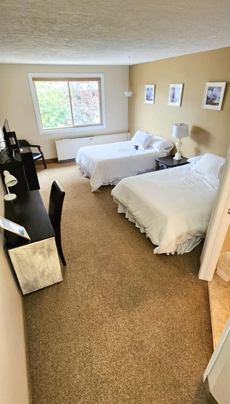 Medicine Hat Villa image