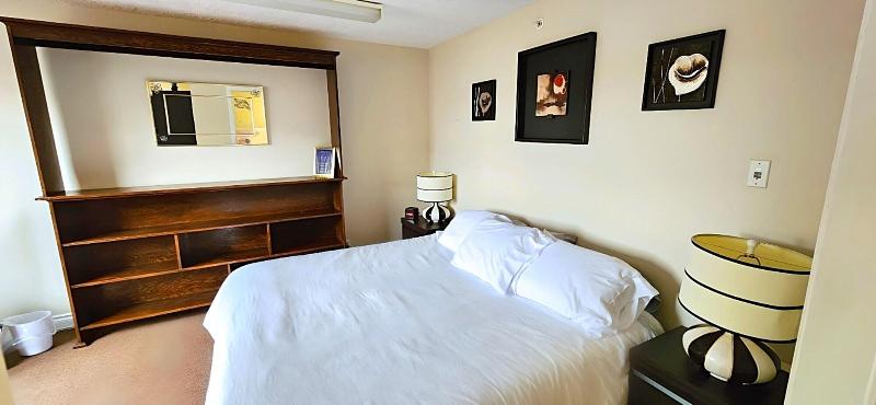 Medicine Hat Villa image