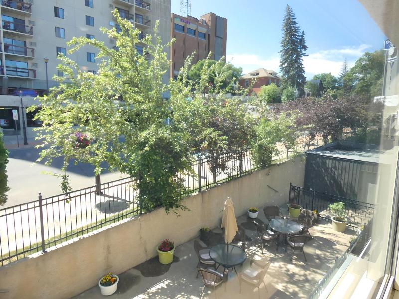 Medicine Hat Villa image