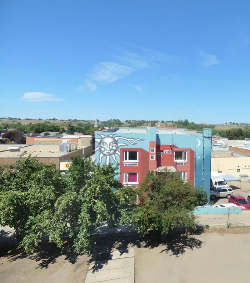 Medicine Hat Villa image