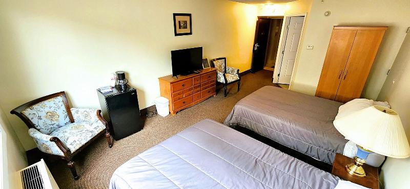 Medicine Hat Villa image