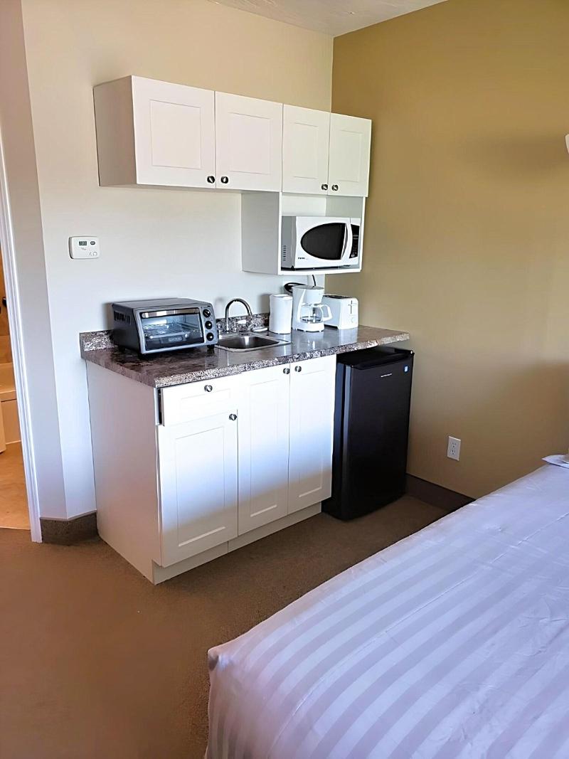 Medicine Hat Villa image