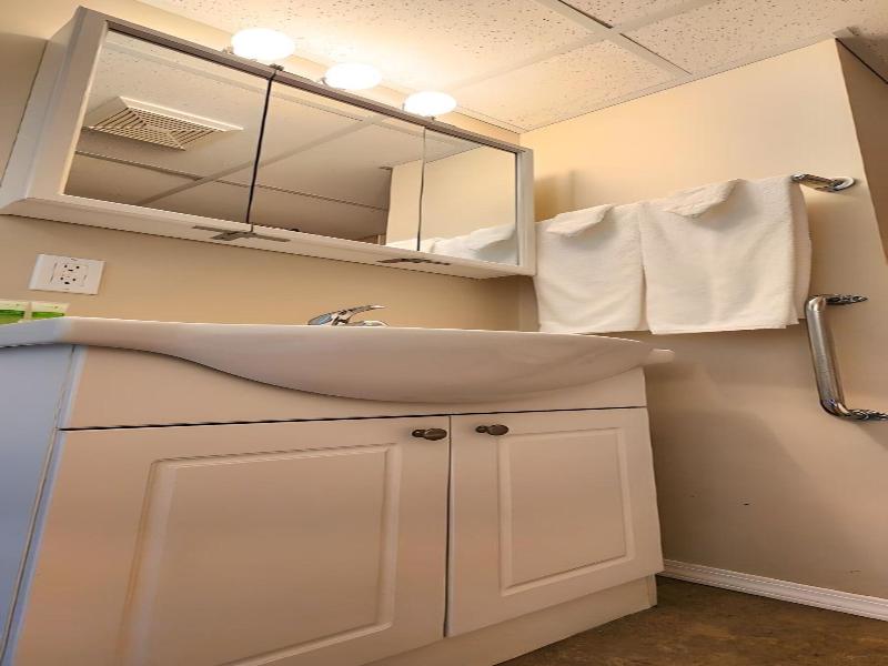 Medicine Hat Villa image