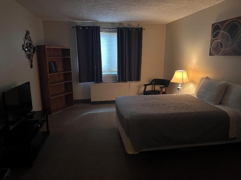 Medicine Hat Villa image