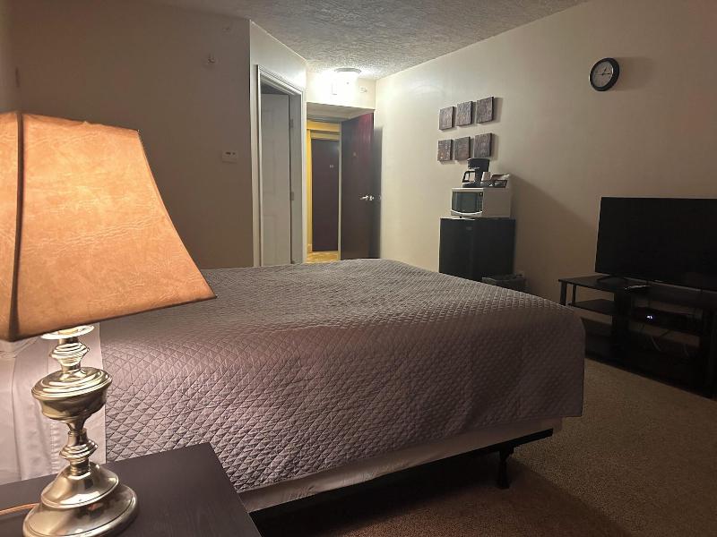 Medicine Hat Villa image