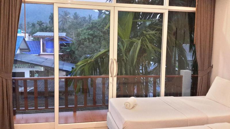 Rung Phangan Hotel image