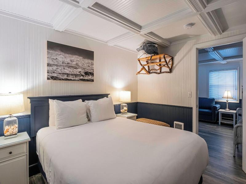 Cannon Beach Hotel image