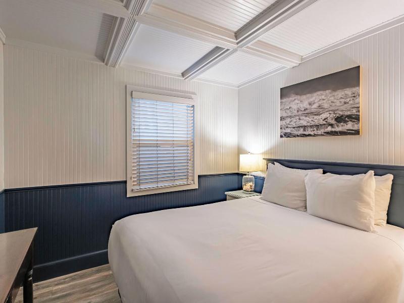 Cannon Beach Hotel image