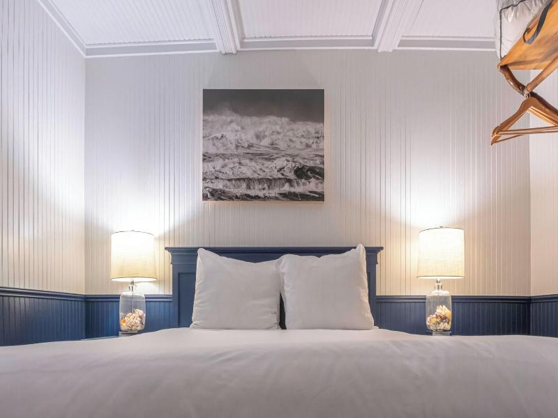 Cannon Beach Hotel image