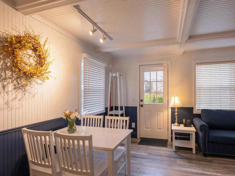 Cannon Beach Hotel image