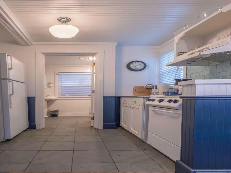Cannon Beach Hotel image