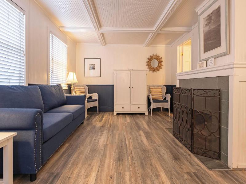 Cannon Beach Hotel image