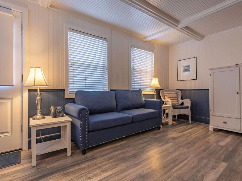 Cannon Beach Hotel image