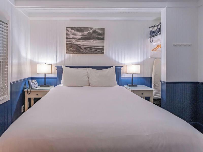 Cannon Beach Hotel image