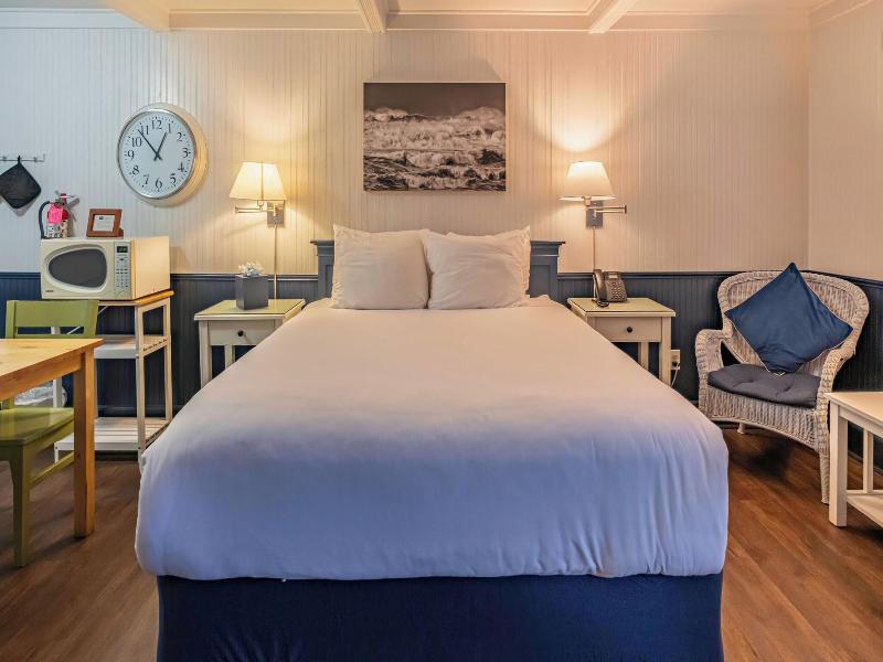Cannon Beach Hotel image