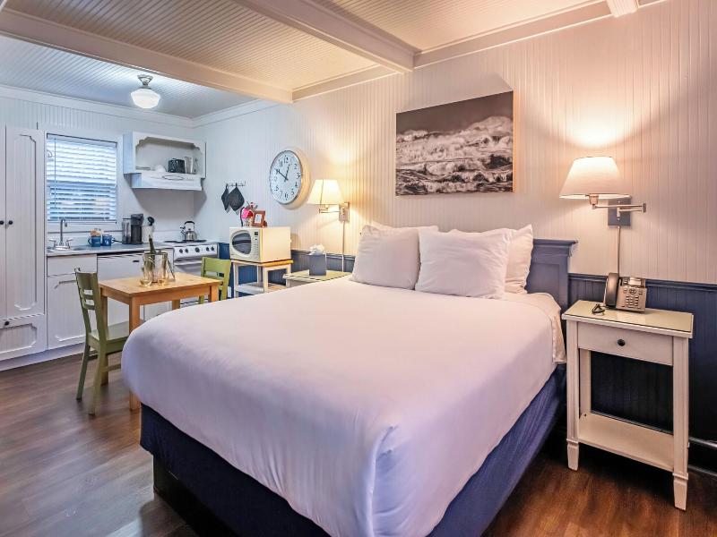 Cannon Beach Hotel image