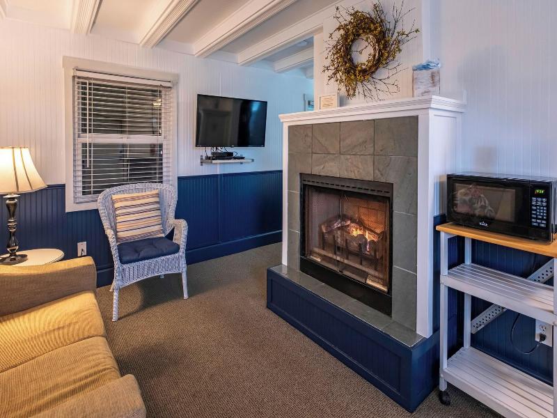 Cannon Beach Hotel image
