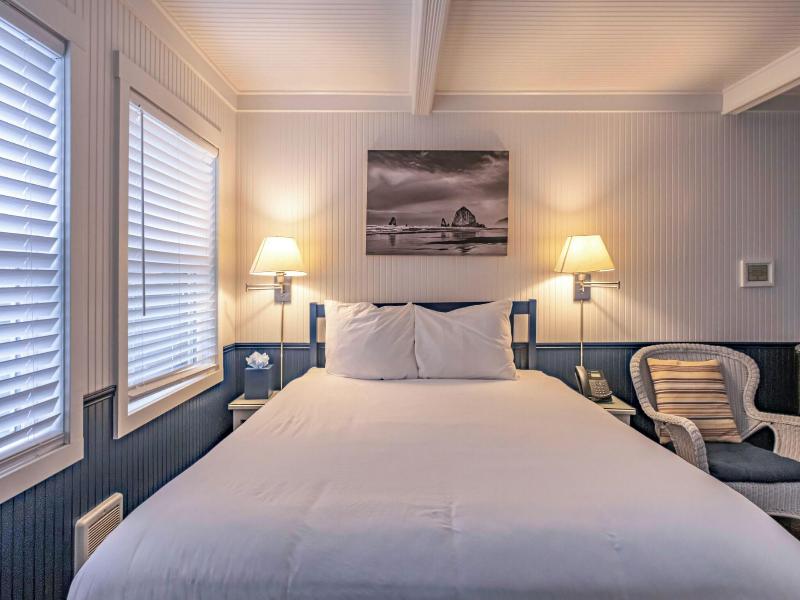 Cannon Beach Hotel image