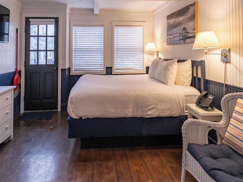 Cannon Beach Hotel image
