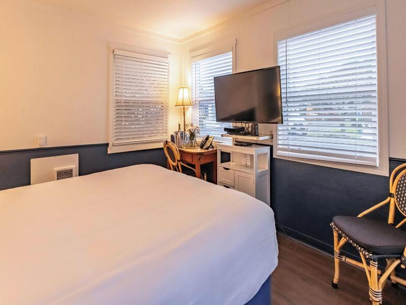 Cannon Beach Hotel image