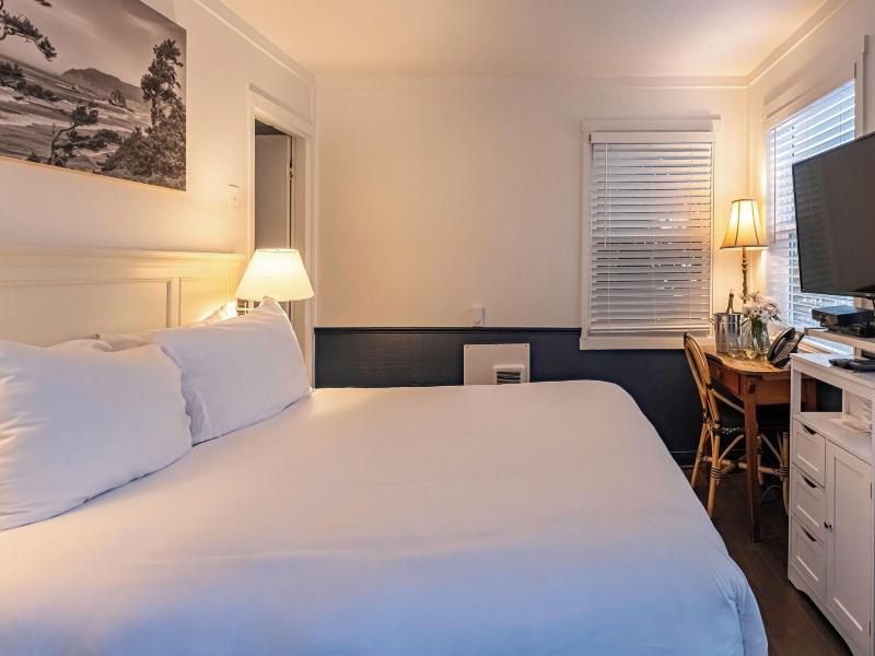 Cannon Beach Hotel image
