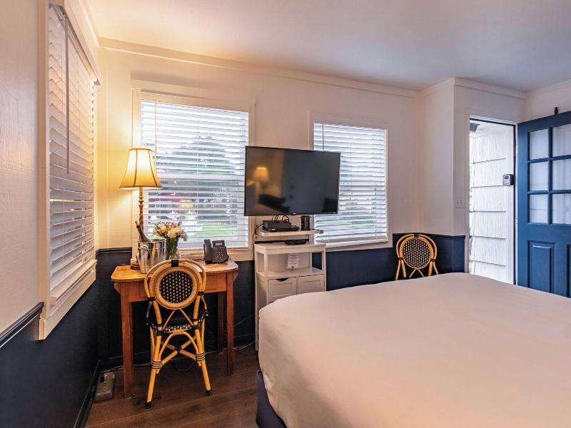 Cannon Beach Hotel image