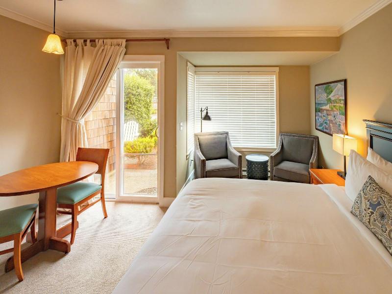 Cannon Beach Hotel image