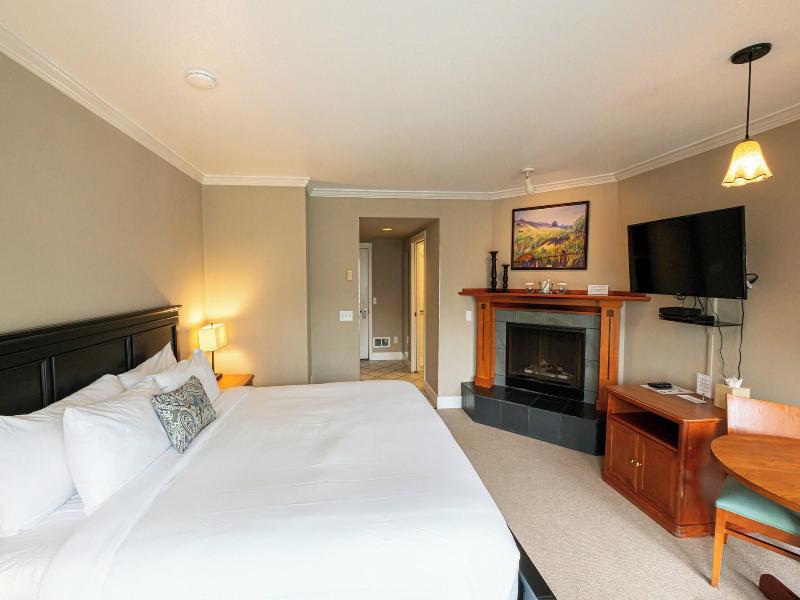 Cannon Beach Hotel image