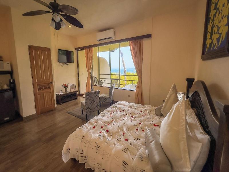 Issimo Suites Boutique Hotel & Spa - Adults Only image