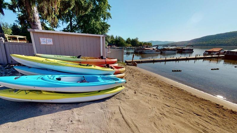 Surfside On The Lake image