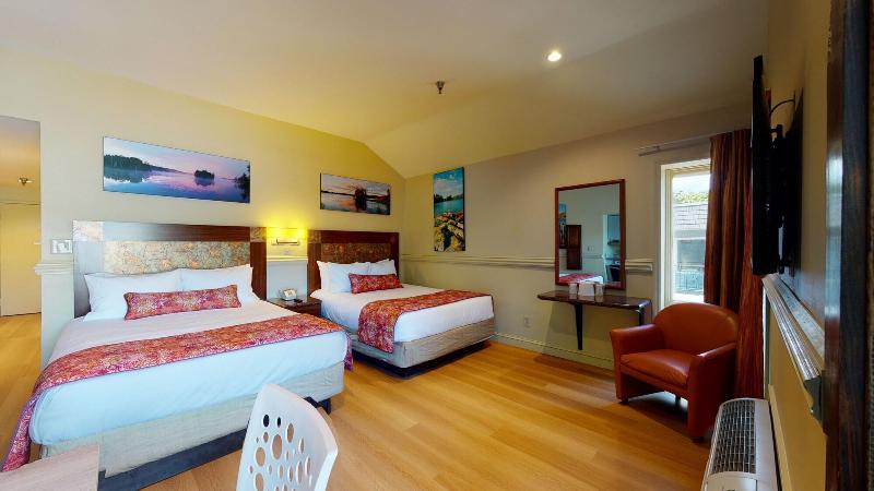 Surfside On The Lake image
