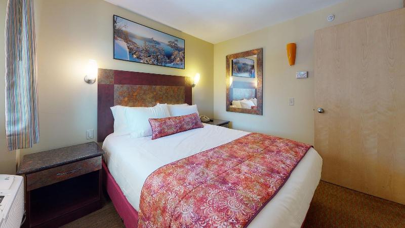 Surfside On The Lake image