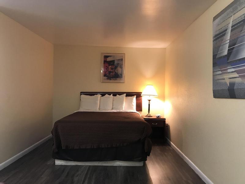 Relax Inn Of Medford image
