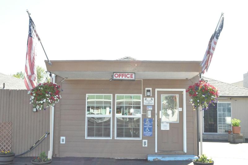Relax Inn Of Medford image