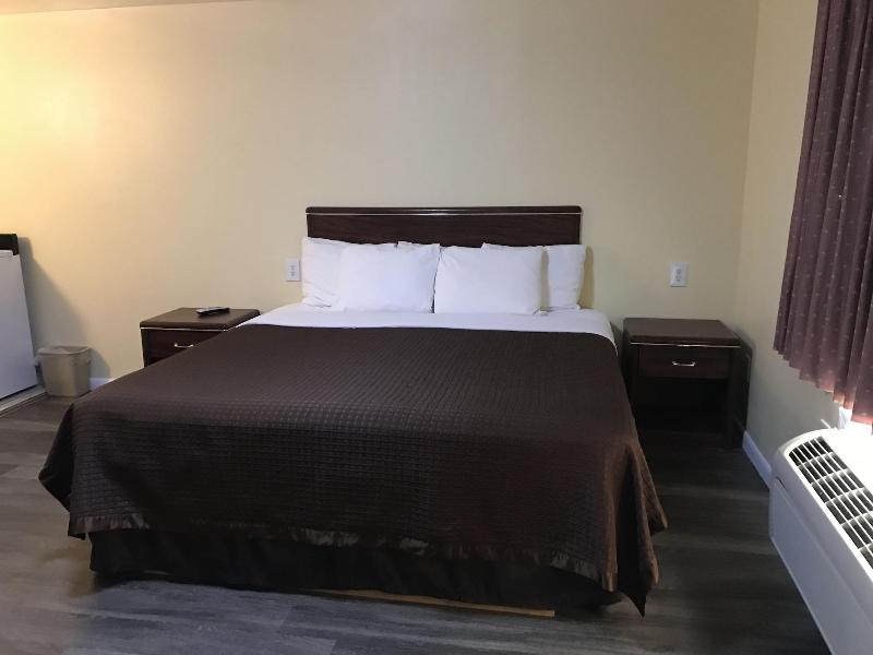 Relax Inn Of Medford image