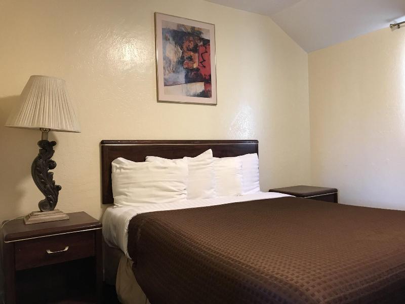 Relax Inn Of Medford image
