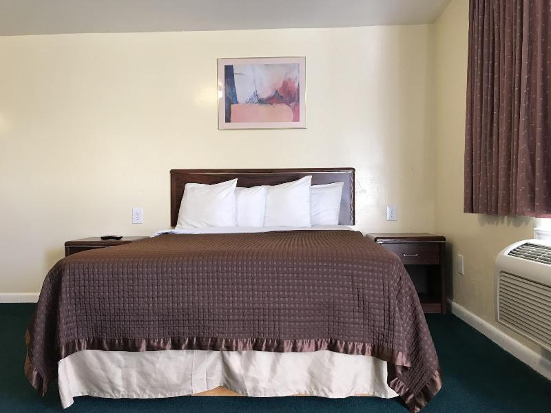 Relax Inn Of Medford image