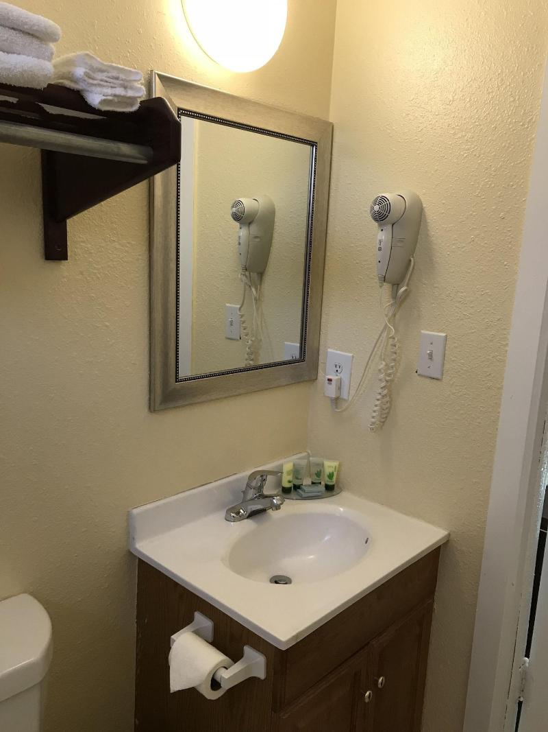 Relax Inn Of Medford image