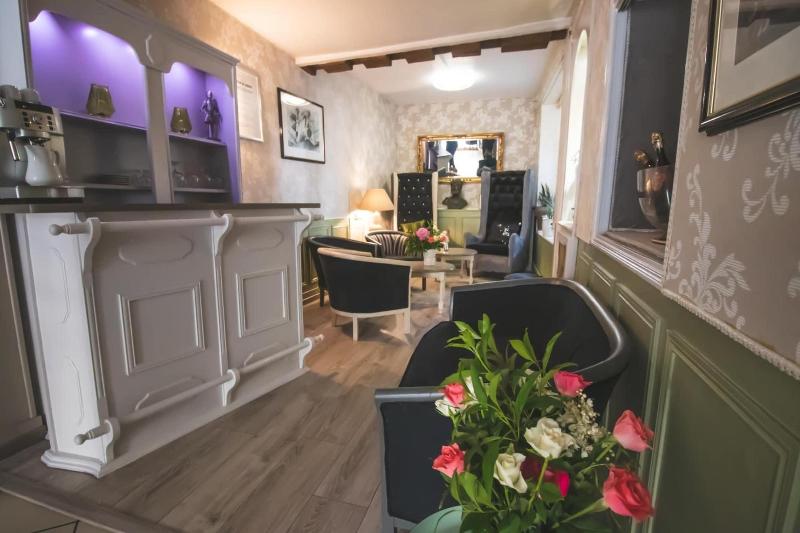 Hotel De La Banniere De France image