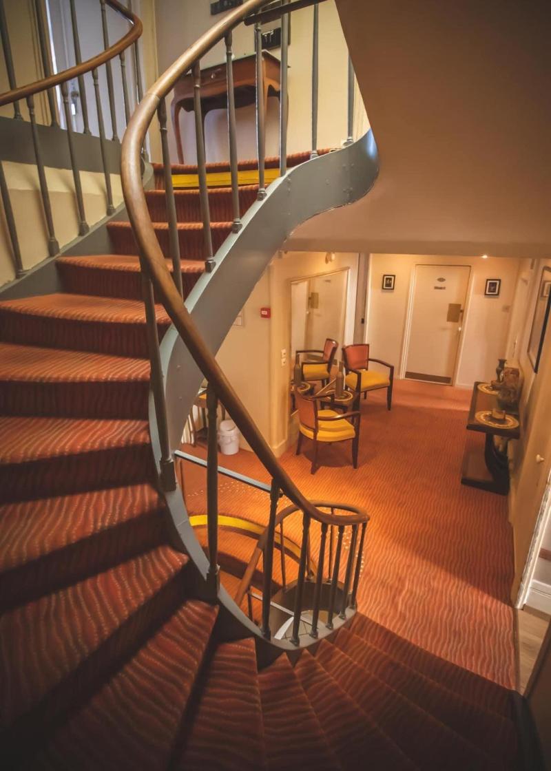 Hotel De La Banniere De France image