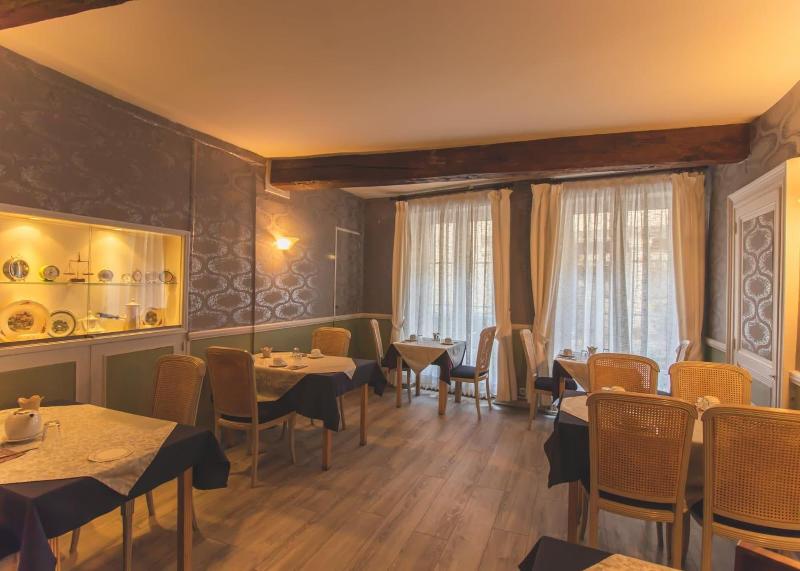 Hotel De La Banniere De France image