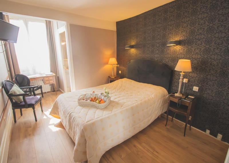 Hotel De La Banniere De France image