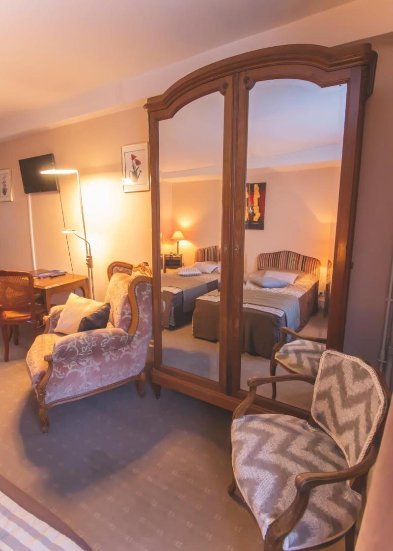 Hotel De La Banniere De France image