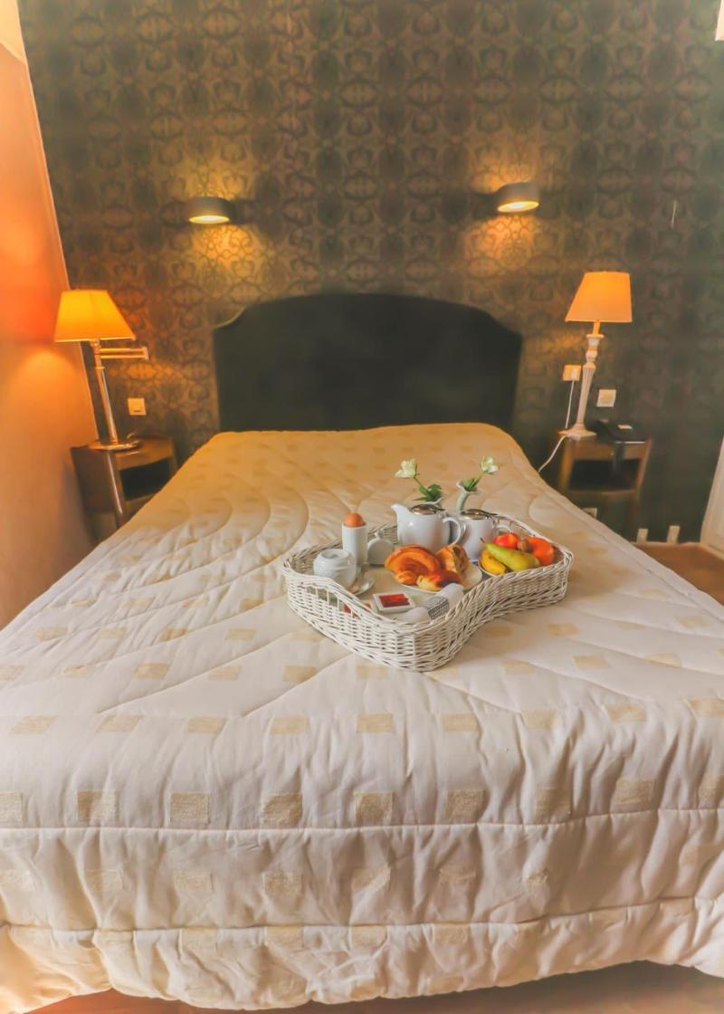 Hotel De La Banniere De France image