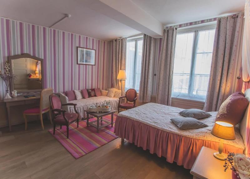 Hotel De La Banniere De France image