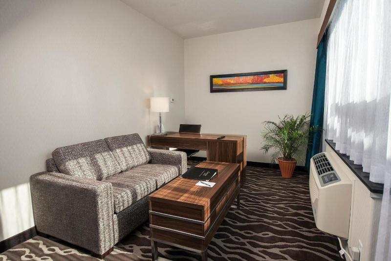 Encore Suites By Service Plus Inns image