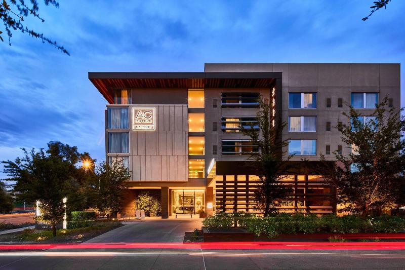 Ac Hotel By Marriott Phoenix Biltmore image