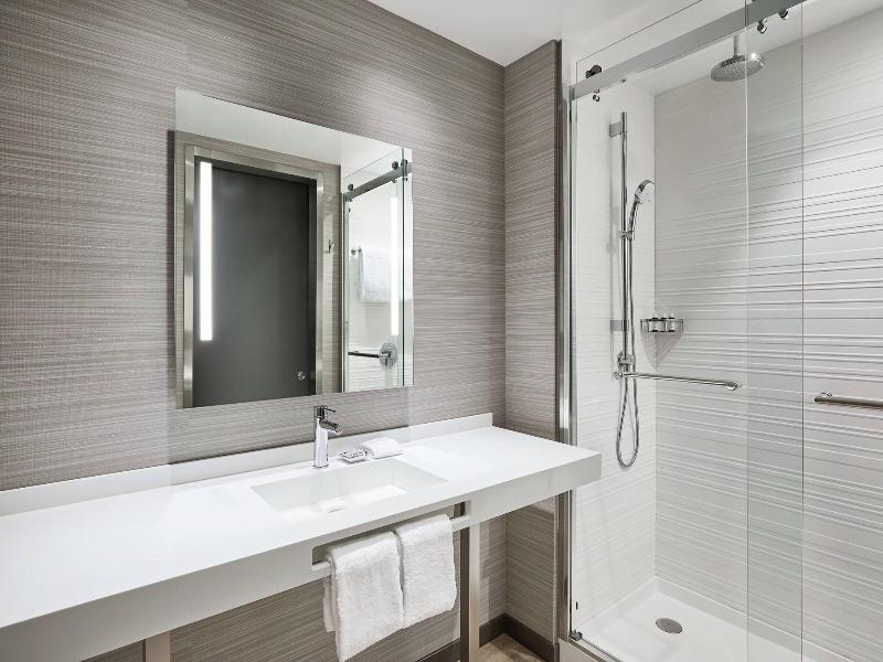 Ac Hotel By Marriott Phoenix Biltmore image