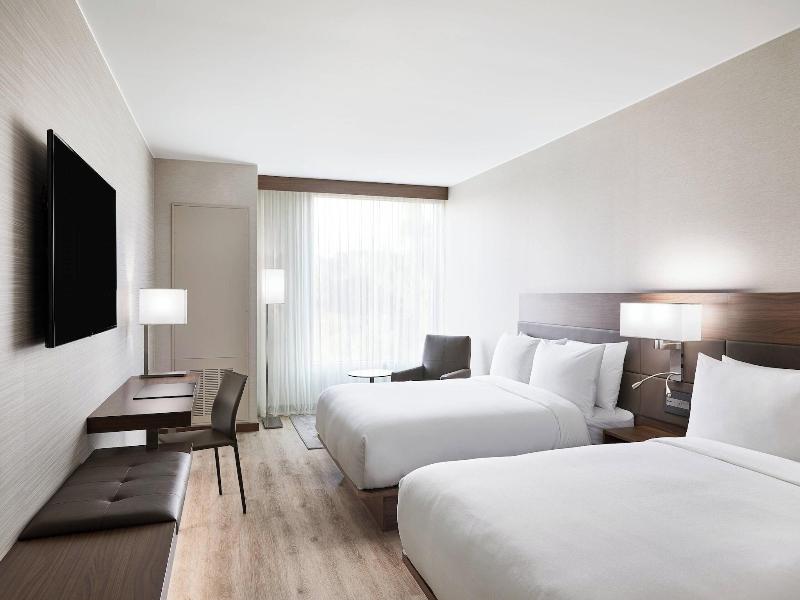 Ac Hotel By Marriott Phoenix Biltmore image